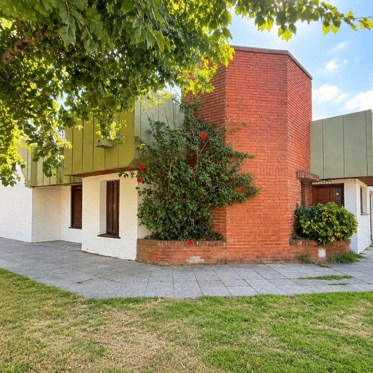 Casa 4 amb, 117m² con garage y patio — Termas de Río Hondo