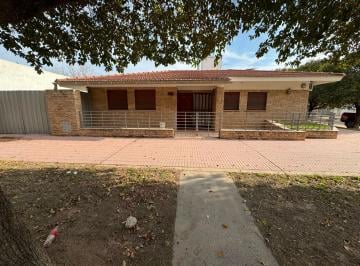 Casa · 300m² · 6 Ambientes · 1 Cochera · Venta Casa 2 Dorm. + Galpón en Río Segundo Córdoba