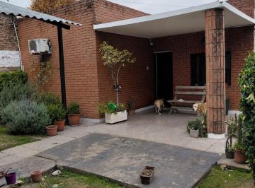 Casa · 95m² · 3 Ambientes · 2 Cocheras · Casa de 3 Ambientes en Venta Mas Departamento
