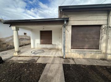 Casa · 212m² · 2 Dormitorios · Casa con Cámara Frigorífica E Instalación Trifásica en Cinco Saltos