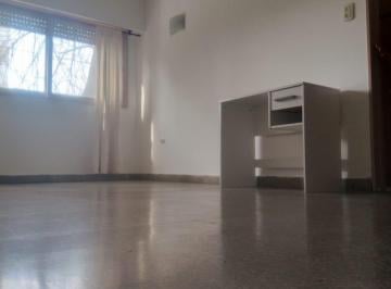 Departamento de 2 ambientes, La Plata · Amplio Departamento Doa Ambientes, 1er Piso por Escalera.