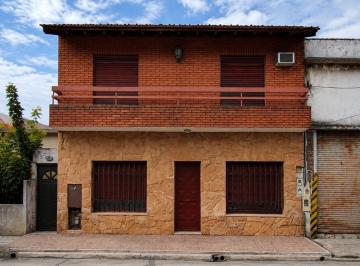 PH · 82m² · 4 Ambientes · PH 4 Amb Al Frente con Patio, Terraza y Parrilla