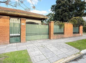 Casa · 160m² · 4 Ambientes · 1 Cochera · Venta Chalet Hurlingham - Excelente. Nuevo Valor