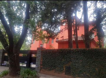 Casa · 321m² · 7 Ambientes · 2 Cocheras · Venta Casa de 7 Amb. con Cochera en San Isidro