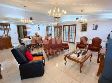 Casa · 579m² · 6 Ambientes · Casa 4 Dorm. + Local Bº San Martin