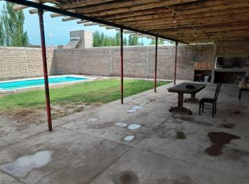 Casa · 150m² · 3 Ambientes · Venta Casa + Deptos + Piscina + Quincho en Lavalle