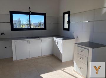 Casa · 163m² · 4 Ambientes · 1 Cochera · Casa en Venta - 3 Dorm. 1 Baño - 1.239 m² - San Miguel del Monte