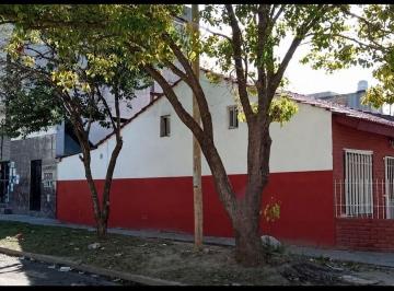 Casa · 160m² · 6 Ambientes · Propiedad Multifuncional con Local Al Frente