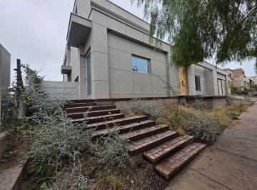 Casa de 7 ambientes, El Challao · Capital Prop Vende Casa en Barrio Dalvian