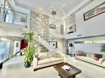 Casa · 270m² · 5 Ambientes · 4 Cocheras · Casa en Alquiler en Los Alisos Nordelta