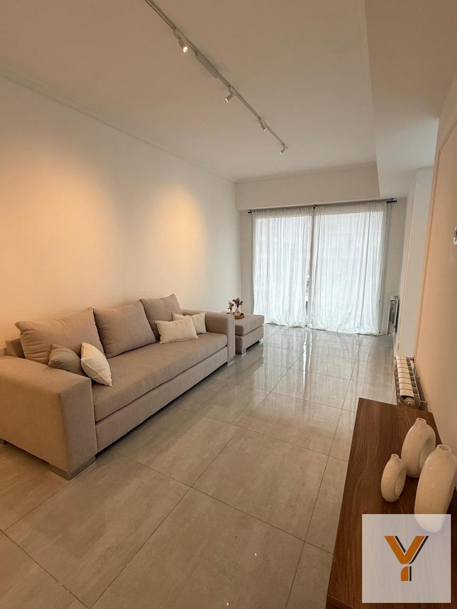 Departamento 2 dorm, 98m² en piso alto con balcón — Centro