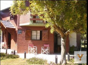 Casa · 179m² · 10 Ambientes · Triplex en Venta - 6 Dorm. 7 Baños - Cochera - 220 m² - Nueva Atlantis