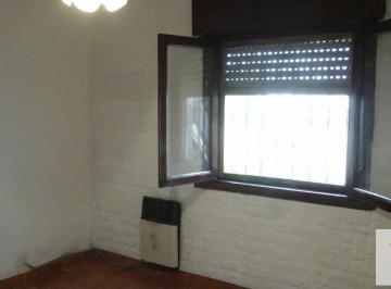 PH · 200m² · 3 Ambientes · PH a Refaccionar en Venta - 2 Dorm. 1 Baño - Berisso
