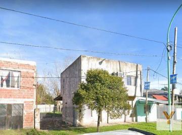 Casa · 80m² · 4 Ambientes · 1 Cochera · Casa en Venta - 2 Dorm. 2 Baños - Jardín - 177.72 m² - Punta Lara, Ensenada
