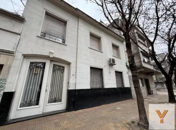 Casa · 211m² · 4 Ambientes · 1 Cochera · Casa en Venta - 3 Dorm. 3 Baños - Cochera - La Plata