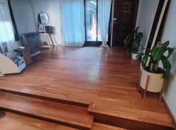 Casa de 5 ambientes, Vicente López · Casa en Venta Sobre Lote Propio en Esquina | 5 Ambientes | Patio, Quincho y Excelente Ubicación.