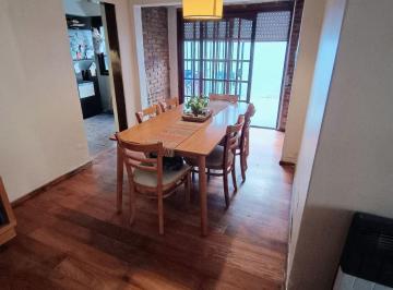 Casa de 5 ambientes, Vicente López · Casa en Venta Sobre Lote Propio en Esquina | 5 Ambientes | Patio, Quincho y Excelente Ubicación.