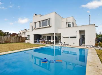 Casa · 257m² · 6 Ambientes · 1 Cochera · Casa a La Venta en Barrio Cerrado Weston, Moreno, Almafuerte 1540