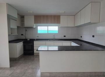 Casa · 115m² · 3 Ambientes · 2 Cocheras · Casa - Rodeo de La Cruz