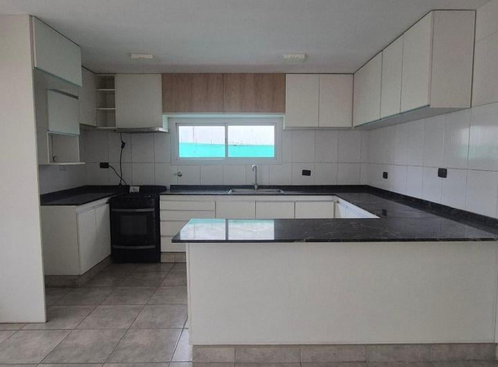 Casa · 115m² · 3 Ambientes · 2 Cocheras
