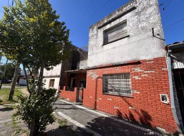 Casa · 94m² · 4 Ambientes · Casa 4 Ambientes Venta Gerli Multifamiliar C/patio