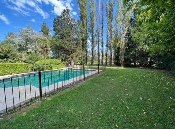 Casa · 320m² · 6 Ambientes · 5 Cocheras · Casa en Alquiler en Pilar del Lago