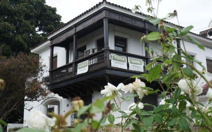 Casa · 625ha · 6 Dormitorios · 1 Cochera
