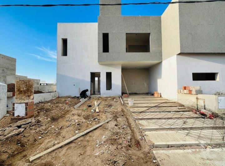 Casa · 135m² · 5 Ambientes · 2 Cocheras