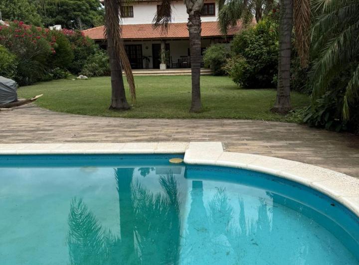 Casa · 366m² · 6 Ambientes · 3 Cocheras