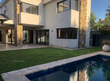 Casa · 289m² · 3 Dormitorios · 2 Cocheras · Casa en Godoy Cruz