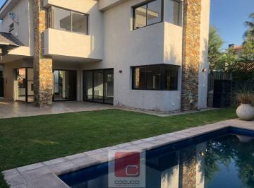 Casa · 289m² · 3 Dormitorios · 2 Cocheras · Casa en Godoy Cruz
