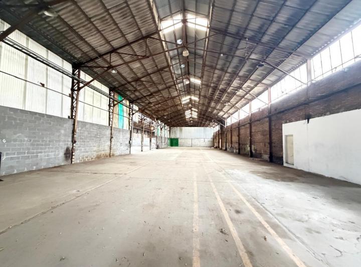 Depósito · 1600m²