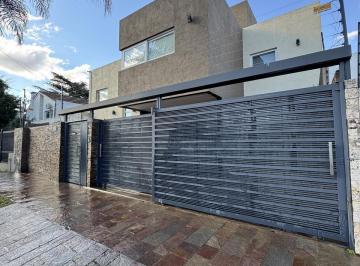 Casa · 219m² · 4 Ambientes · 2 Cocheras · Casa Solo Para Entendidos