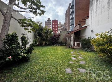 Casa · 213m² · 5 Ambientes · 2 Cocheras · Venta Casa de Cuatro Dorm. con Jardin y Cochera Doble en Abasto