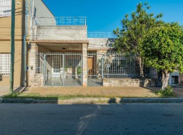 Casa · 105m² · 5 Ambientes · 1 Cochera · Venta Casa 5 Amb Lomas del Mirador con Terraza