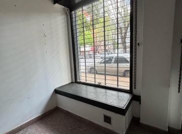 Local comercial · 60m² · 2 Ambientes · Local en Alquiler con Amplia Vidriera
