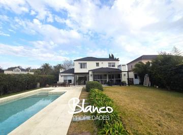 Casa · 240m² · 6 Ambientes · 2 Cocheras · Casa en Venta en Septiembre, Escobar, G. B. a. Zona Norte