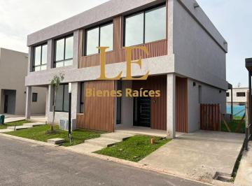 Casa · 140m² · 4 Ambientes · 1 Cochera · Venta de Twin House en Spring Park, Pilar