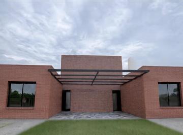 PH · 70m² · 2 Dormitorios · 1 Cochera · PH en Rincones de Manantiales