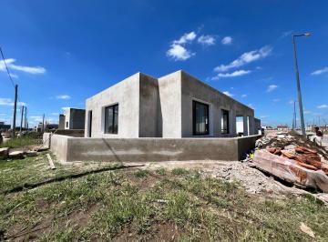 Casa · 140m² · 3 Ambientes · 4 Cocheras · Casa en Venta 2 Dorm en Cuestas de Manantiales