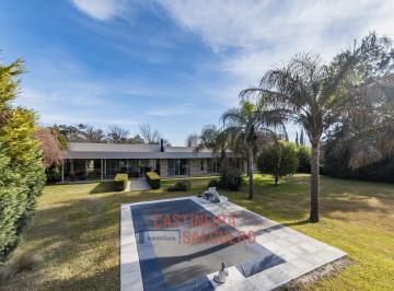 Casa · 2450m² · 10 Ambientes · 4 Cocheras · Casa en Planta Baja en Fincas del Sur