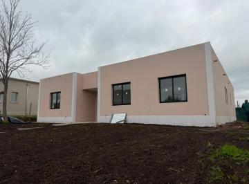 Casa de 5 ambientes, Pilar · Excelente Oportunidad Casa a Estrenar (Se Aceptan Permutas)