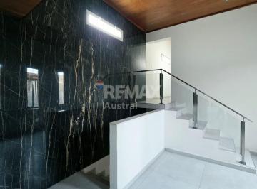 Casa · 248m² · 6 Ambientes · 2 Cocheras · Venta Casa | 6 Amb. | 248 m² | Gas | Agua Propia
