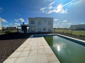 Casa · 170m² · 4 Ambientes · 2 Cocheras · Casa a Estrenar en Canton Golf