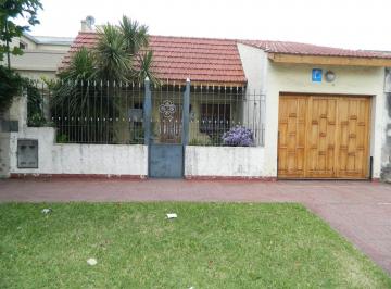 Casa de 4 ambientes, Lomas de Zamora · Amplia Casa con Pileta y Quincho | Excelente Estado | Apta Crédito
