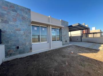 Casa · 175m² · 5 Ambientes · 2 Cocheras · Terrazas de Manantiales Casa en Venta 3 Dorm. 2 Baños a Estrenar 1 Planta