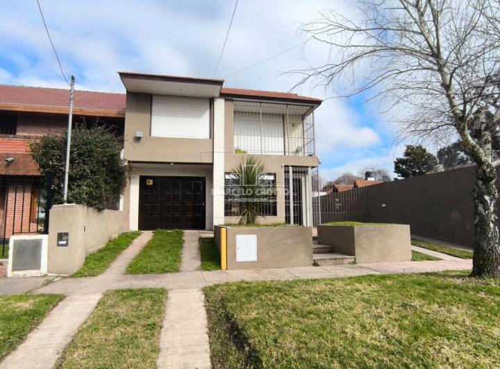Casa · 140m² · 4 Ambientes · 1 Cochera