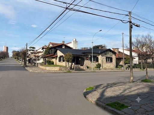 Chalet 4 dorm, 161m² con cochera y terraza — Zona Güemes