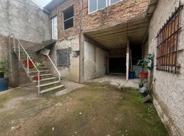 Casa · 120m² · 4 Ambientes · Venta Casa Multifamiliar con Local Isidro Casanova