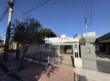 Casa · 100m² · 4 Ambientes · 1 Cochera · Casa 2 Dorm. con Cochera y Patio | Barrio Centenario | Apta Crédito |